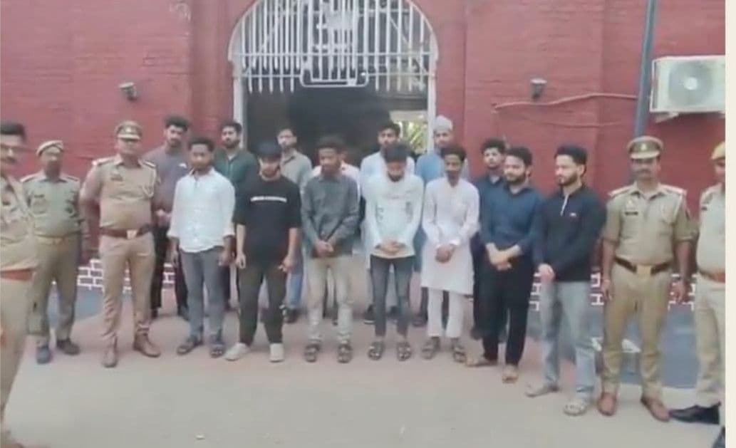 वाराणसी में नाव पर इफ्तार को लेकर विवाद, 14 युवक गिरफ्तार; आरोप-प्रत्यारोप तेज