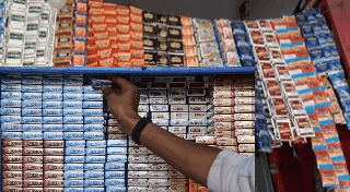 एमआरपी से ज्यादा दाम पर बिक रहे तंबाकू उत्पाद, खुलेआम चल रहा काला बाज़ारी का खेल