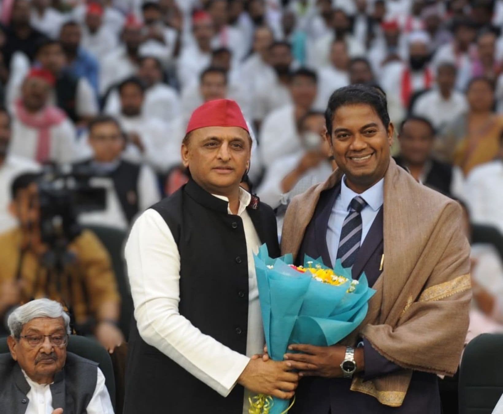 अखिलेश से राजरतन अंबेडकर की मुलाकात से गरमाई सियासत, नारे ने बढ़ाई राजनीतिक हलचल