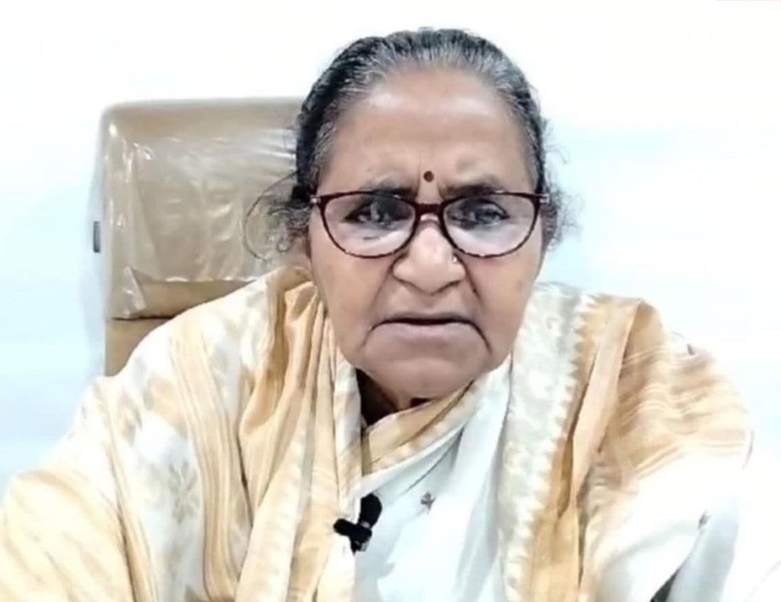 निजी किताबों की जबरन बिक्री पर सख्ती: मंत्री गुलाब देवी के आदेश, दोषियों पर FIR और जेल की कार्रवाई