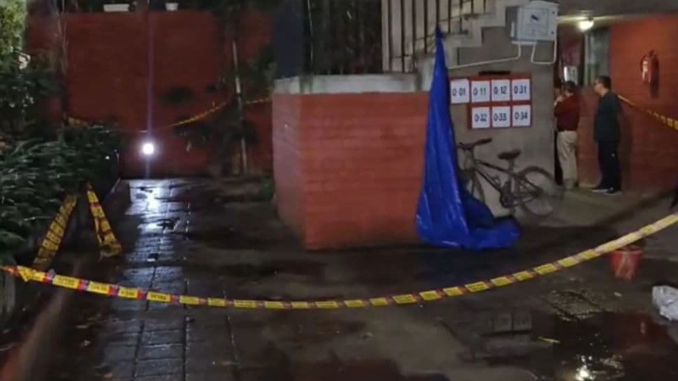 दिल्ली के सीआर पार्क में डबल मर्डर: तारा अपार्टमेंट में पिता-बेटे की चाकुओं से गोदकर हत्या