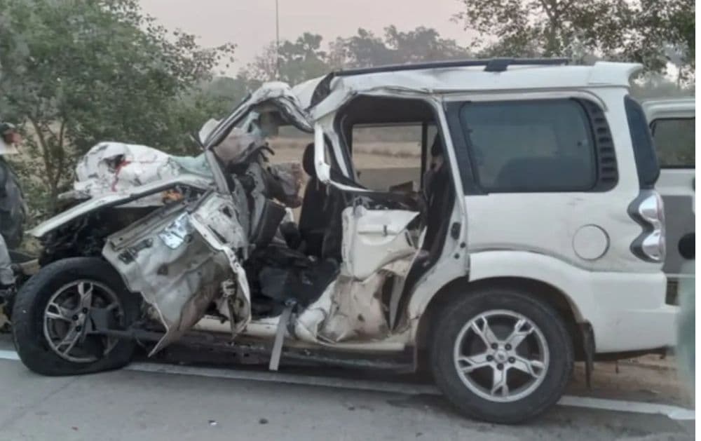 शादी की खुशियां मातम में बदलीं: स्कॉर्पियो-ट्रेलर भिड़ंत में 5 की मौत