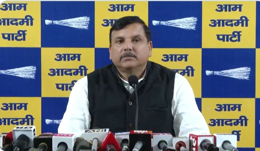 राघव चड्ढा समेत सांसदों पर दल-बदल कानून उल्लंघन का आरोप, सभापति के फैसले पर टिकी नजर