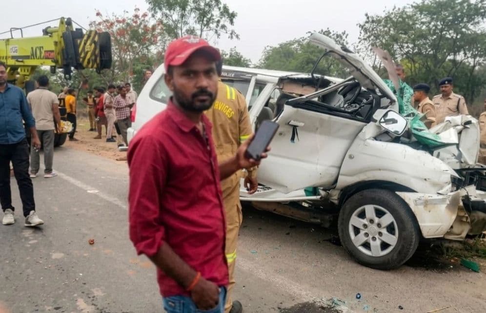 अयोध्या से लौट रहे परिवार के 6 लोगों की मौत, 4 घायल