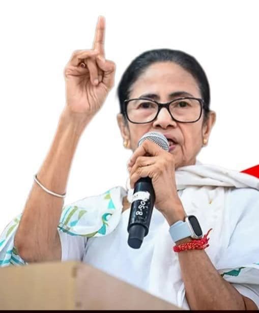 चुनाव आयोग पर बरसीं ममता बनर्जी, बोलीं— “मैं हारी नहीं, इस्तीफा क्यों दूं?”