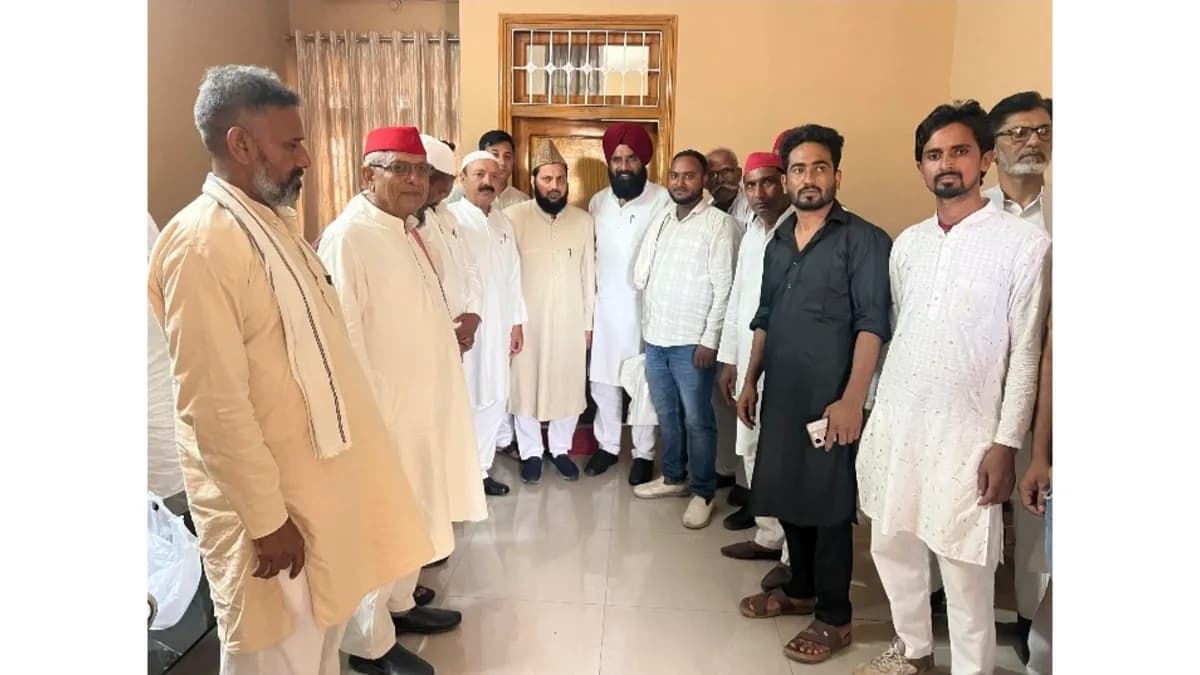 सांसद नदवी ने सपा कार्यकर्ताओं संग की बैठक, '1 बूथ 10 यूथ' का दिया नार