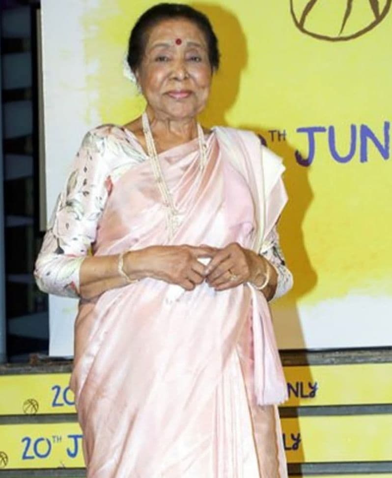 आशा भोसले को हार्ट अटैक की खबर से मची हलचल, मुंबई के ब्रीच कैंडी अस्पताल में भर्ती होने की चर्चा