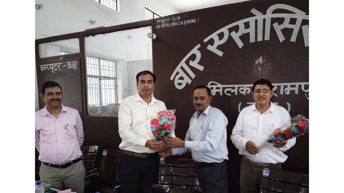 मिलक तहसील में नवागंतुक तहसीलदार श्री अभिषेक सिंह का अधिवक्ताओं ने किया भव्य स्वागत
