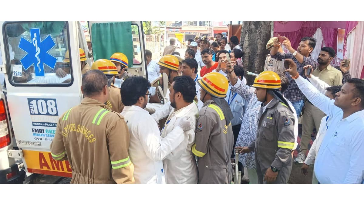 मिलक CHC में आग से निपटने की मॉकड्रिल: NDRF, फायर ब्रिगेड ने किया रेस्क्यू ऑपरेशन